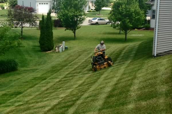 Residential Lawn Mowing Service from Advance Lawn Service Company - Hartford WI