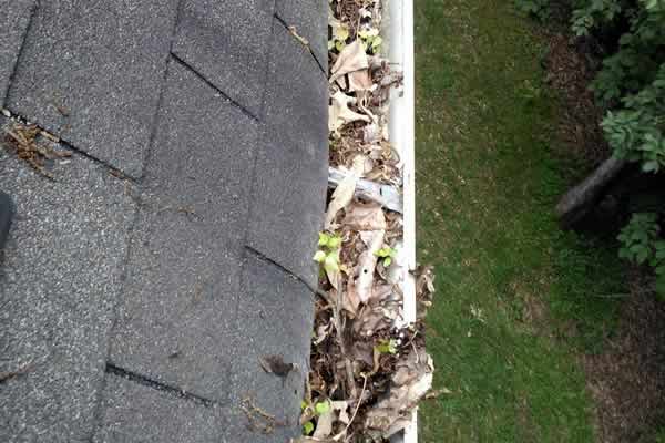 Gutter Cleaning from Advance Lawn Service Company - Hartford WI