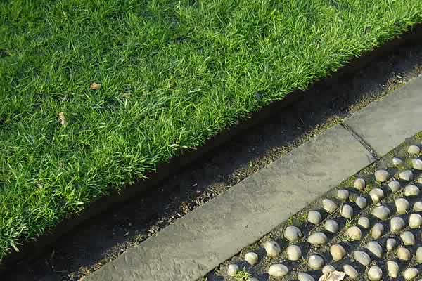 Lawn Edging Service from Advance Lawn Service Company - Hartford WI